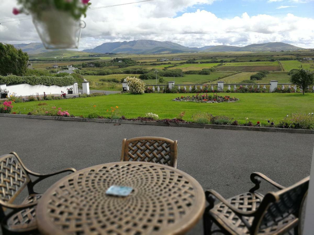 The Three Arches Bed and Breakfast Louisburgh Buitenkant foto